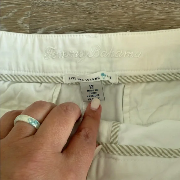 Women's Tommy Bahama Boracay 5" White Shorts - Picture 2 of 3
